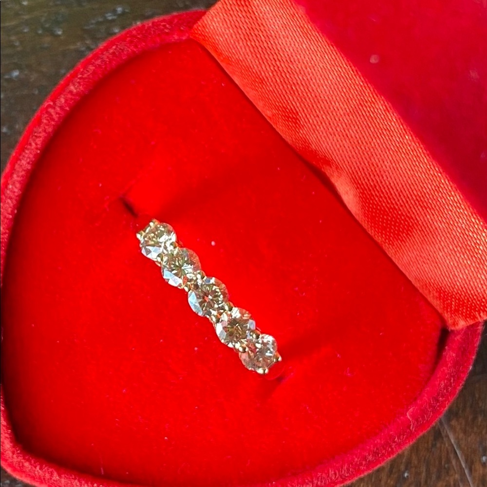 ❌SOLD❌Anniversary ring - Picture 3 of 6